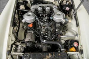 Imagen 40/50 de MG MGB GT V8 (1975)