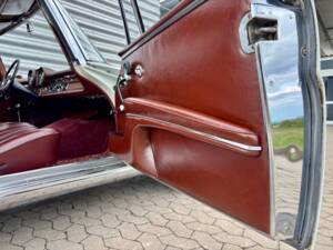 Image 24/33 of Mercedes-Benz 250 SE (1966)