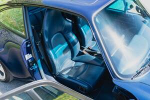 Image 27/52 of Porsche 911 Carrera 4 (1997)