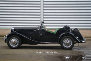 Image 7/18 of MG TD Midget (1953)