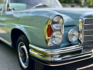 Bild 46/54 von Mercedes-Benz 280 SE (1970)