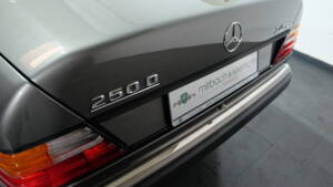 Imagen 8/40 de Mercedes-Benz 250 TD (1990)