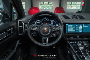 Immagine 16/24 di Porsche Cayenne Turbo (2018)