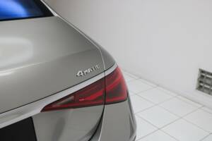 Bild 18/22 von Mercedes-Benz S 500 4MATIC (2021)