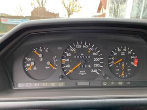 Image 5/15 of Mercedes-Benz E 220 (1996)