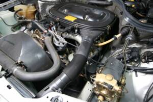 Afbeelding 41/50 van Mercedes-Benz 230 CE (1988)