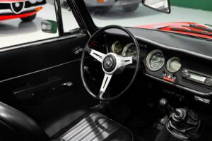 Image 21/58 of Alfa Romeo Giulia 1600 GTC (1965)