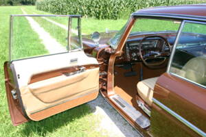 Image 13/20 of Imperial Crown Sedan (1962)