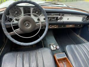 Image 29/50 of Mercedes-Benz 280 SL (1968)
