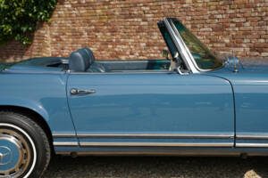 Image 26/50 of Mercedes-Benz 280 SL (1968)