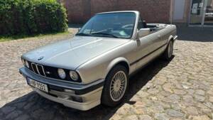 Image 1/29 de BMW 318i (1991)