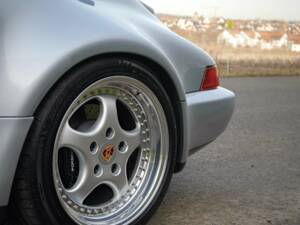 Image 17/37 de Porsche 911 Carrera 2 (WTL) (1992)