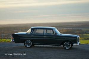 Image 10/24 of Mercedes-Benz 220 S b (1965)