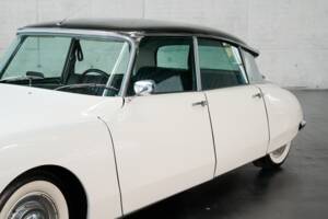 Bild 9/50 von Citroën DS 21 Pallas (1966)