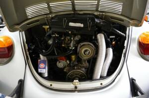 Immagine 28/31 di Volkswagen Käfer 1303 LS (1979)