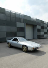 Image 8/8 of Porsche 928 (1977)