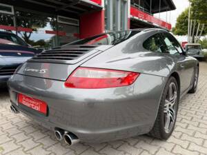 Bild 8/27 von Porsche 911 Carrera 4S (2007)