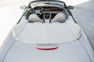 Image 87/91 de Jaguar XK8 4.0 (2000)