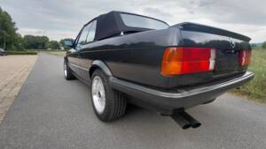 Immagine 50/53 di BMW 320i (1989)