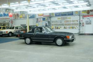 Image 17/50 de Mercedes-Benz 560 SL (1988)