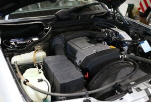 Immagine 35/43 di Mercedes-Benz E 200 (1994)