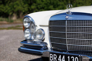 Image 16/38 of Mercedes-Benz 280 SE 3,5 (1970)