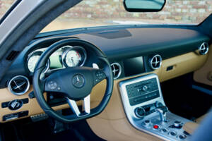 Image 22/50 of Mercedes-Benz SLS AMG (2011)