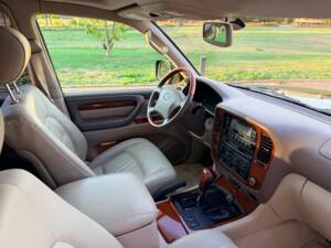Image 18/32 of Lexus LX 470 (2003)