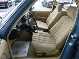 Bild 9/21 von Mercedes-Benz 200 D (1983)