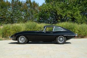 Image 4/50 de Jaguar E-Type (1968)