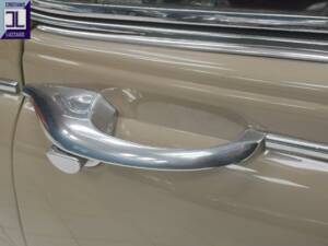Image 28/64 of Daimler V8-250 (1969)