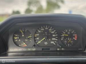 Afbeelding 23/42 van Mercedes-Benz 300 E (1986)