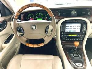 Imagen 7/14 de Jaguar XJ 8 3.5 (2004)