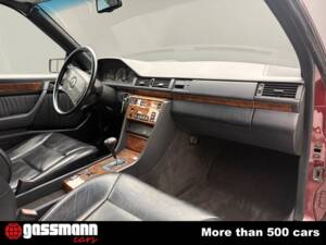 Bild 15/15 von Mercedes-Benz 300 CE-24 (1991)