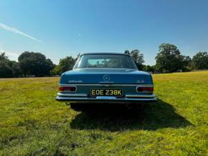 Image 10/57 de Mercedes-Benz 280 SE 3,5 (1972)