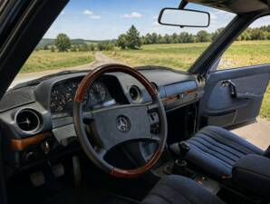 Bild 2/8 von Mercedes-Benz 200 (1984)