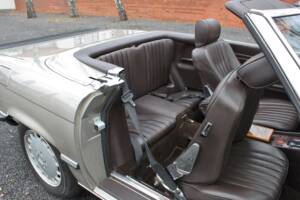 Image 16/29 of Mercedes-Benz 500 SL (1986)