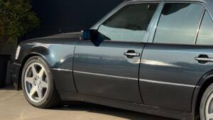 Image 7/19 de Mercedes-Benz E 500 Limited (1994)