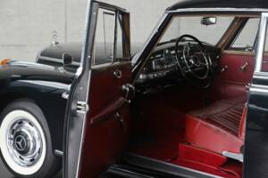 Image 15/50 de Mercedes-Benz 300 c (1956)