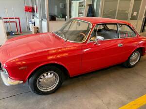 Image 2/10 of Alfa Romeo Giulia GT 1300 Junior (1970)