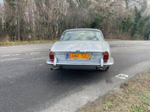 Image 10/20 de Jaguar XJ 6 C 4.2 (1975)
