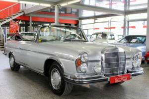 Immagine 2/17 di Mercedes-Benz 300 SE (1964)