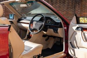 Bild 32/33 von Mercedes-Benz E 220 (1994)