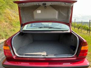 Bild 40/51 von BMW 535i (1991)