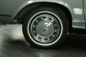 Bild 50/50 von Mercedes-Benz 250 SE (1968)