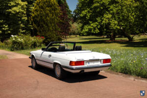 Image 9/85 of Mercedes-Benz 560 SL (1986)