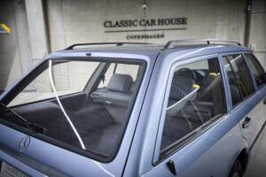 Image 48/100 of Mercedes-Benz 230 TE (1990)