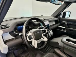Image 13/25 of Land Rover Defender 110 D300 AWD (2022)