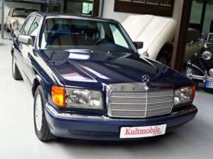 Image 1/24 of Mercedes-Benz 300 SE (1990)