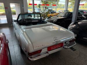 Image 25/42 of Mercedes-Benz 280 SL (1968)